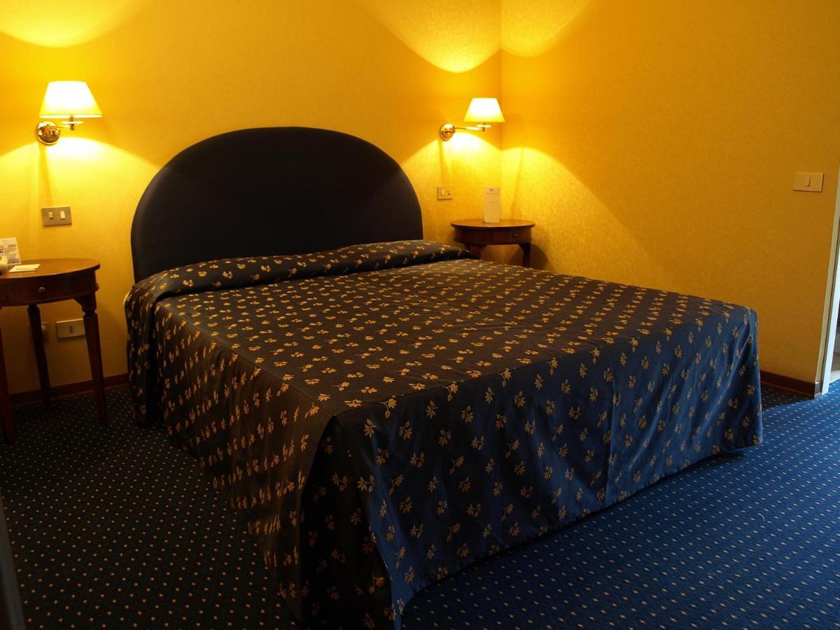 Hotel Firenze E Continentale La Spezia Ruang foto